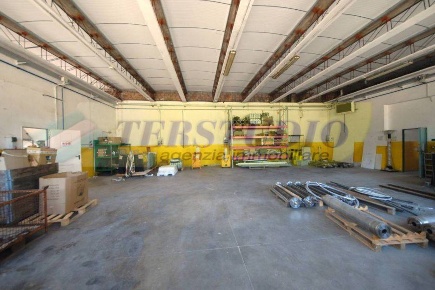 Foto Capannone industriale in Via San Pietro snc, Barzana di 800 m²