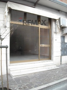 Foto Locale commerciale a Tollo Centro di 74 m² con 2 locali in vendita