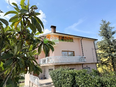 Foto Appartamento in Contrada macchie, Campobasso di 100 m² con 4 locali