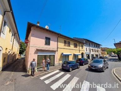 Foto Negozio in Via Matteotti, Desio di 100 m² con 1 locali in affitto