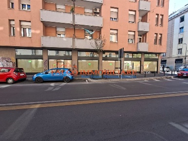 Foto Negozio in Via Padova, Milano Parco Trotter di 185 m² con 3 locali