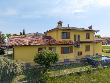 Foto Appartamento in Via Rossini, Lurano di 73 m² con 2 locali in vendita