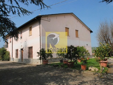 Foto Villa bifamiliare a Brisighella di 330 m² con 8 locali in vendita