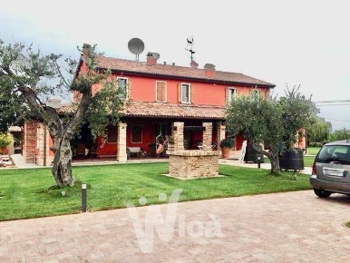 Foto Villa unifamiliare a Cesena di 365 m² con 5 locali in vendita