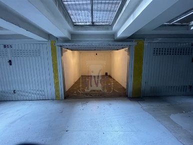 Foto Box in Via Luciano Manara, Milano Guastalla di 16 m² con 1 locali