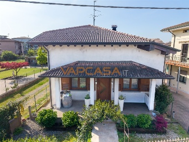 Foto Villa unifamiliare in VIA SOLFERINO, Cividate al Piano di 191 m²