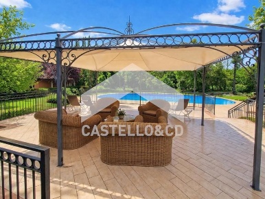 Foto Villa a schiera in Via Ronco, Polpenazze del Garda di 250 m²