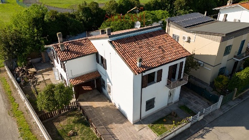 Foto Casa indipendente a Alfonsine Centro di 275 m² con 5 locali in vendita