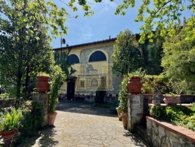 Foto Villa unifamiliare in VIA CAVALCANTI, Signa Centro di 295 m²