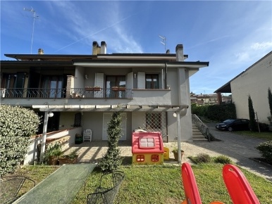 Foto Villa unifamiliare in VIA CHIANTIGIANA 1, Lastra a Signa di 242 m²