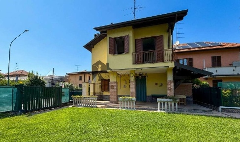 Foto Villa unifamiliare in via vicina 3, Desenzano del Garda Entroterra