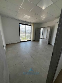 Foto Ufficio a Frattamaggiore di 135 m² con 6 locali in affitto