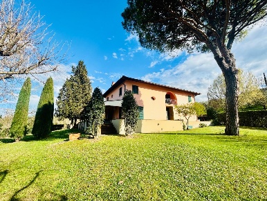 Foto Villa unifamiliare a San Miniato La Scala, Calenzano di 320 m²