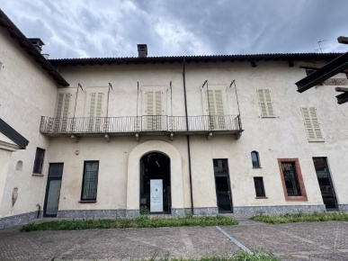 Foto Appartamento a Locate di Triulzi Centro di 260 m² con 4 locali