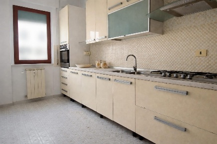 Foto Appartamento a Massa Centro di 100 m² con 5 locali in vendita