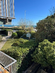 Foto Case semi ndipendenti a Sarzana Marinella di 104 m² con 5 locali