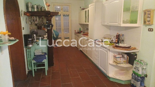 Foto Villa unifamiliare a Rosignano Marittimo di 290 m² con 8 locali
