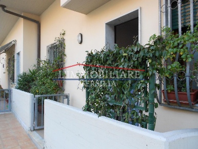 Foto Casa indipendente a Massa Centro di 115 m² con 6 locali in vendita