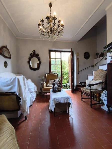 casa indipendente in vendita a Carrara in zona Avenza