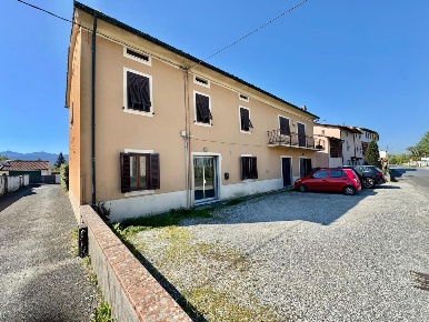 Foto Negozio a Capannori Pieve San Paolo - Santa Margherita di 75 m²