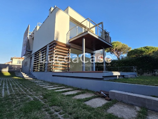 casa indipendente in vendita a Camaiore in zona Lido di Camaiore
