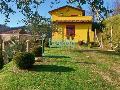 Foto Villa unifamiliare a Fivizzano Centro di 120 m² con 4 locali