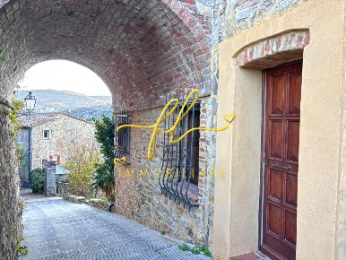 Foto Appartamento a Pomarance di 104 m² con 5 locali in vendita