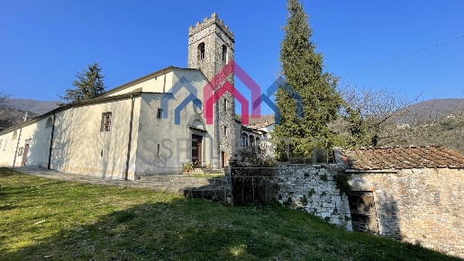 Foto Villa unifamiliare a Pescaglia di 145 m² con 5 locali in vendita
