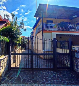 Foto Appartamento in via del passero solitario, Roma di 55 m² con 2 locali