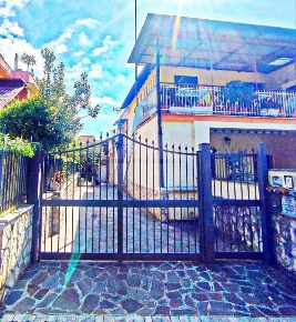 Foto Appartamento in via del passero solitario, Roma di 55 m² con 2 locali