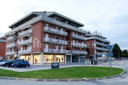 Foto Appartamento in Via Roma 107, Bastia Umbra Bastia di 150 m² in vendita