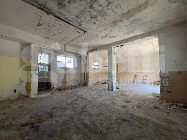 Foto Negozio in Via LICINO 1, Venafro Centro di 108 m² con 1 locali