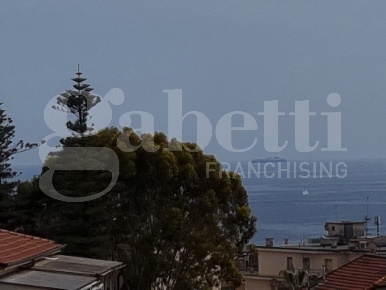 Foto Appartamento in Via Dante Alighieri 3, Sanremo Ospedale di 75 m²