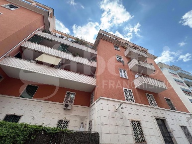 Foto Appartamento in Via Anglona 4, Roma San Giovanni di 60 m² con 2 locali