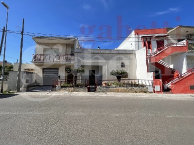 Foto Casa indipendente a Spongano di 160 m² con 9 locali in vendita
