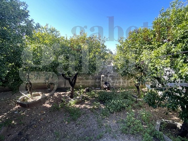 Foto Casa indipendente a Spongano di 160 m² con 9 locali in vendita