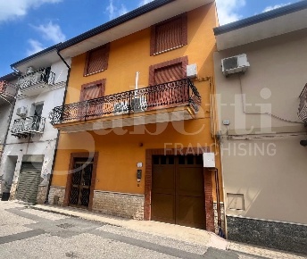 Foto Casa indipendente in Cales, Calvi Risorta di 285 m² con 11 locali