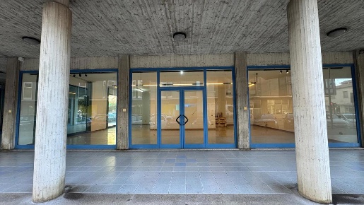 Foto Negozio in Via Matteotti 1, Giulianova Centro di 116 m² con 1 locali