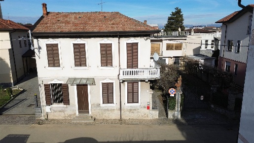 Foto Villa unifamiliare in Via Bergamo 17, Meda di 280 m² con 6 locali