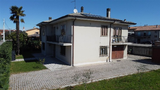 Foto Casa indipendente a Sant'Elena di 190 m² con 8 locali in vendita