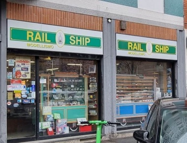 Foto Locale commerciale in via Vodige, Milano San Siro di 108 m² in vendita