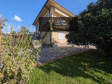 Foto Appartamento a Santo Stefano di Magra Centro di 120 m² con 5 locali