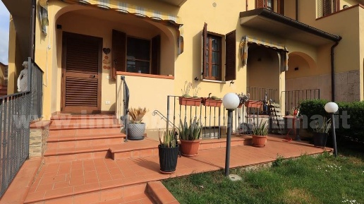 Foto Appartamento a Sinalunga di 76 m² con 4 locali in vendita