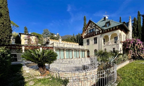 Foto Villa unifamiliare in VIA DEI COLLI 21, Gardone Riviera di 662 m²