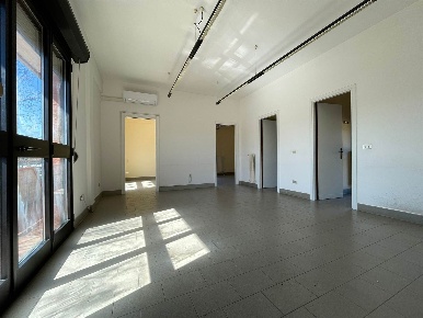Foto Ufficio a Pistoia Sant'Agostino di 60 m² con 3 locali in affitto