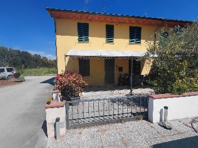 Foto Casa indipendente a Pistoia Bonelle di 95 m² con 4 locali in vendita