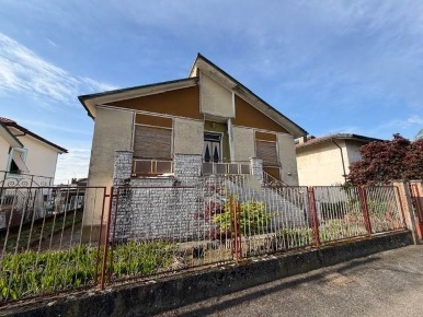 Foto Villa unifamiliare a Mortara Centro di 82 m² con 3 locali in vendita