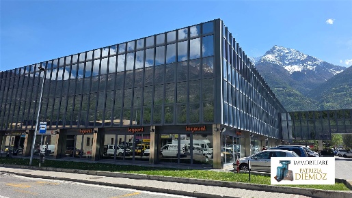 Foto Ufficio in regione Borgnalle, Aosta Centro di 41 m² con 1 locali