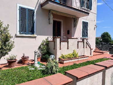 Foto Appartamento a Serravalle Pistoiese di 214 m² con 7 locali in vendita