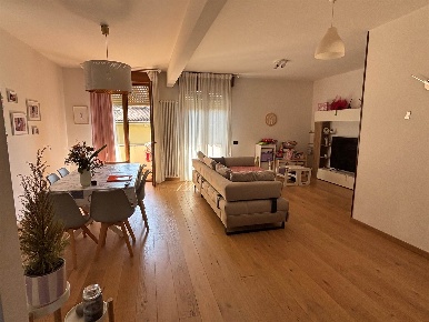 Foto Appartamento a Reggio nell'Emilia Regina Pacis di 111 m² con 4 locali